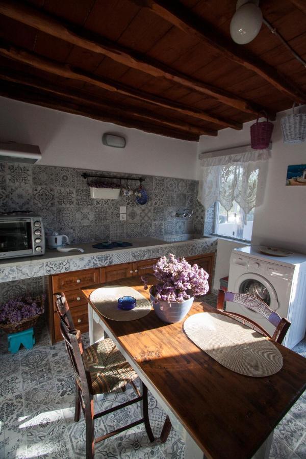 Venerdi Libero Villa Kini Exterior photo