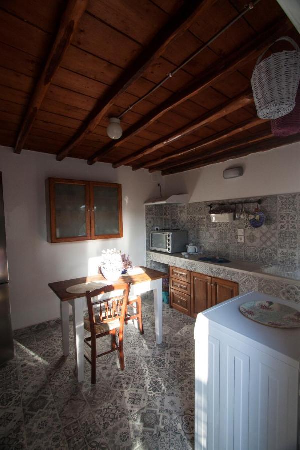 Venerdi Libero Villa Kini Exterior photo